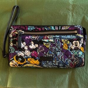 Like New Vera Bradley Disney Wristlet— Quilted Fabric & RFID Protection